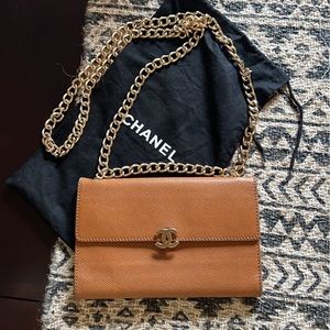 Vintage Chanel wallet on chain